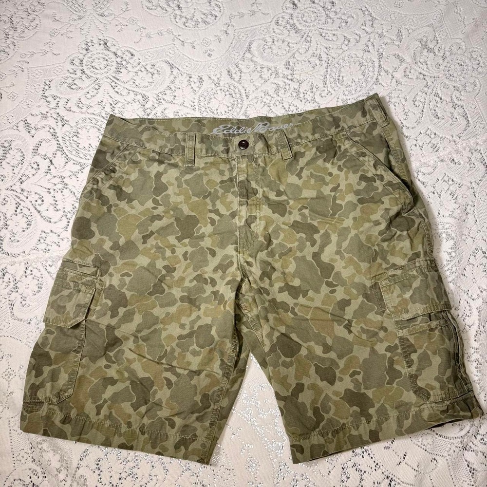 2013 Eddie Bauer Camo Cargo Shorts Men's 42 Cotton Ripstop
